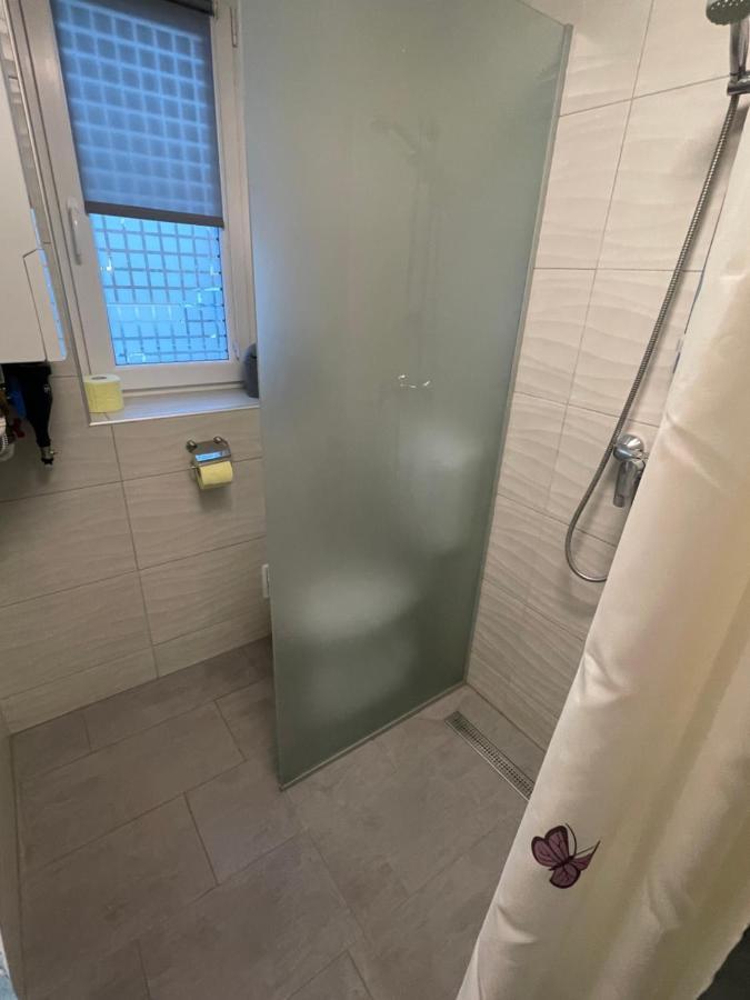 Heni Apartment บุค ภายนอก รูปภาพ