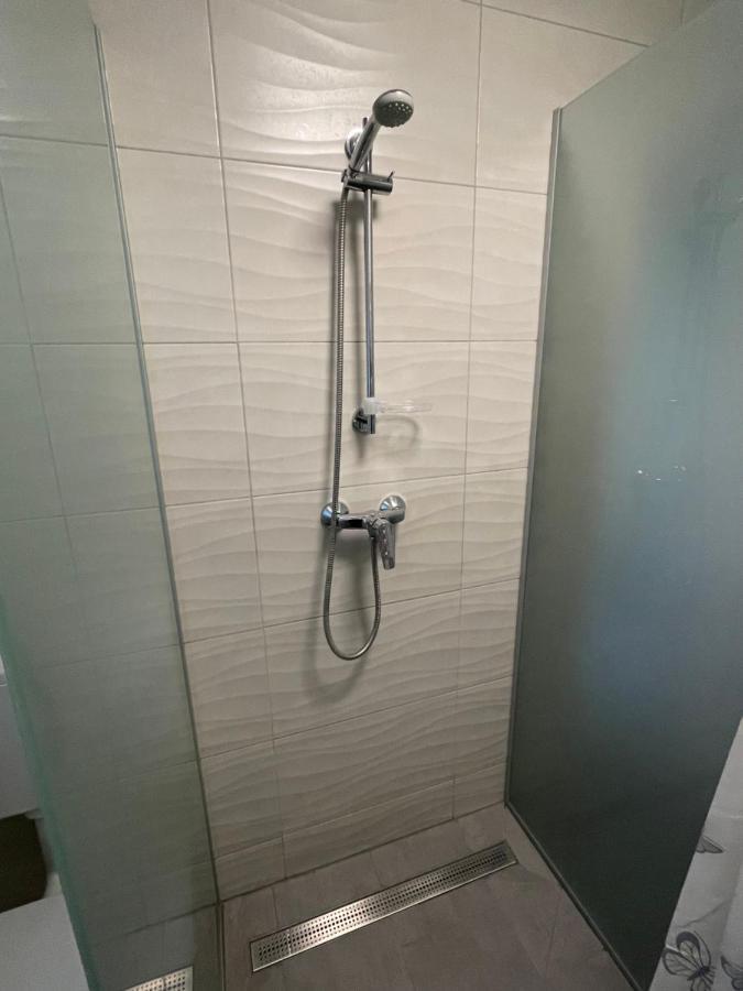 Heni Apartment บุค ภายนอก รูปภาพ