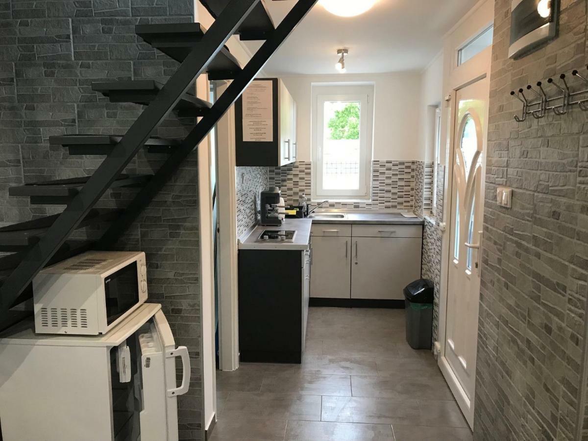 Heni Apartment บุค ภายนอก รูปภาพ