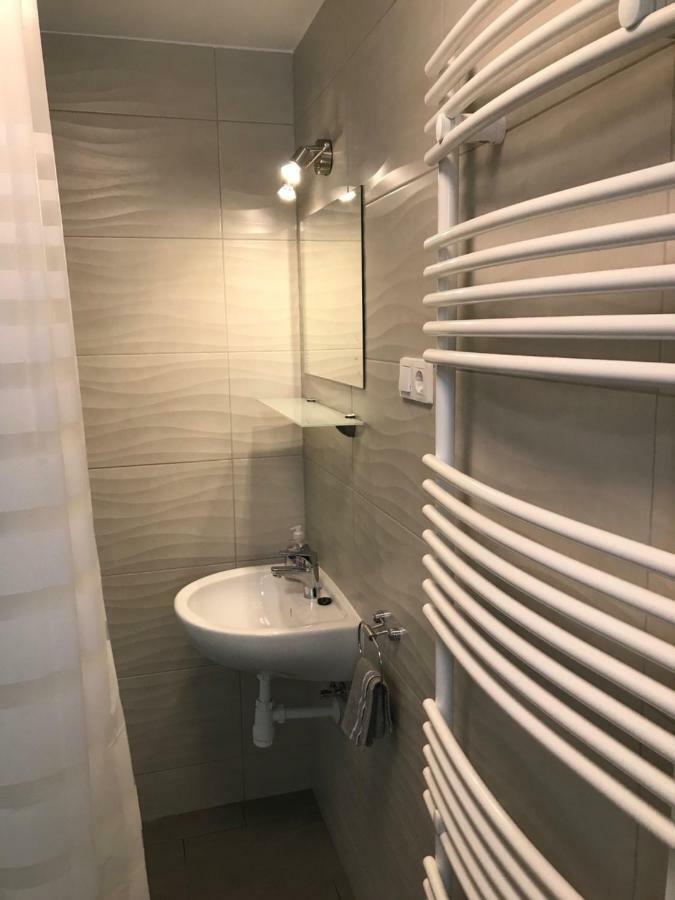 Heni Apartment บุค ภายนอก รูปภาพ